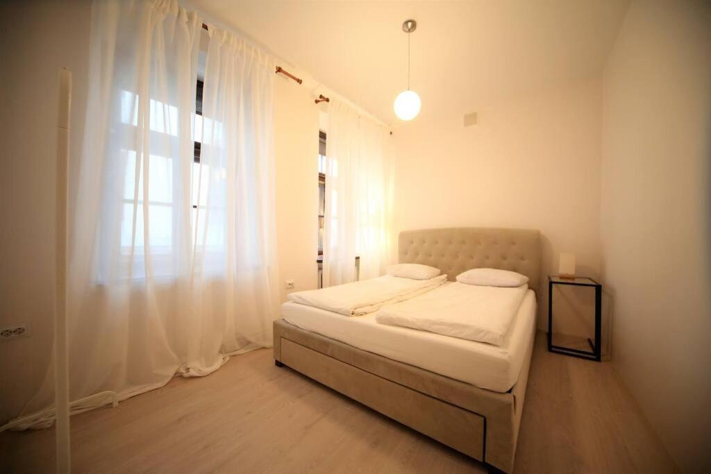 Lovely Two Bedroom In The Old Town Рига Екстер'єр фото