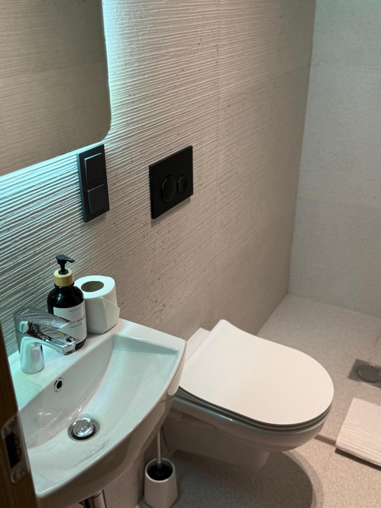 Lovely Two Bedroom In The Old Town Рига Екстер'єр фото